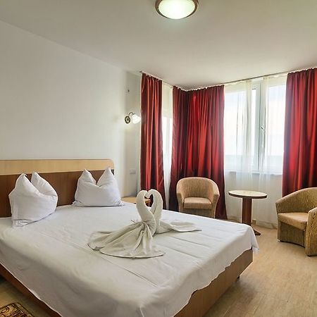 Carmen Azzuro Hotel Saturn Buitenkant foto