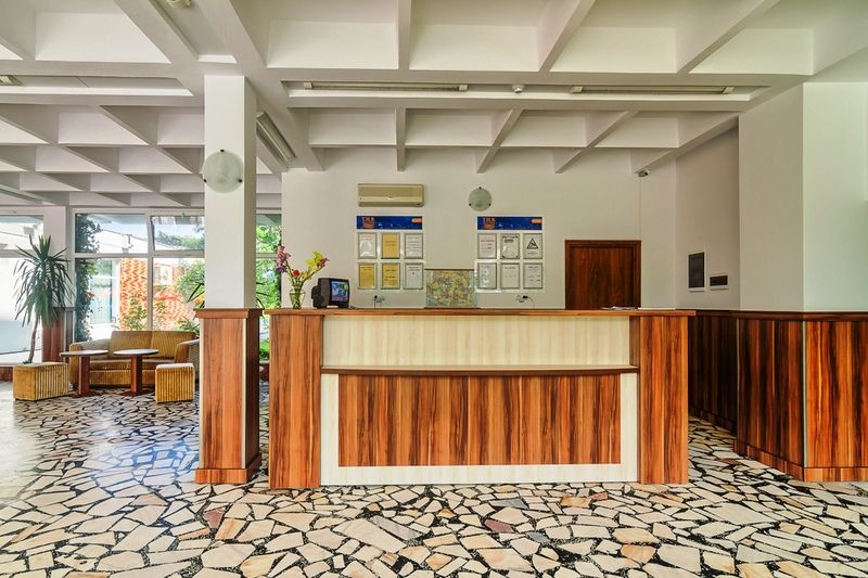 Carmen Azzuro Hotel Saturn Buitenkant foto