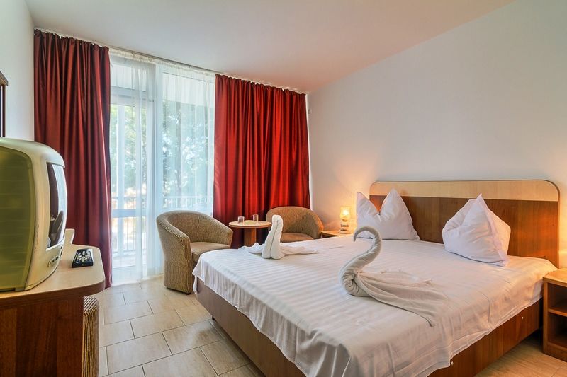 Carmen Azzuro Hotel Saturn Buitenkant foto